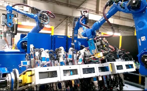 Saldatura a punti robotizzata su tavola rotante